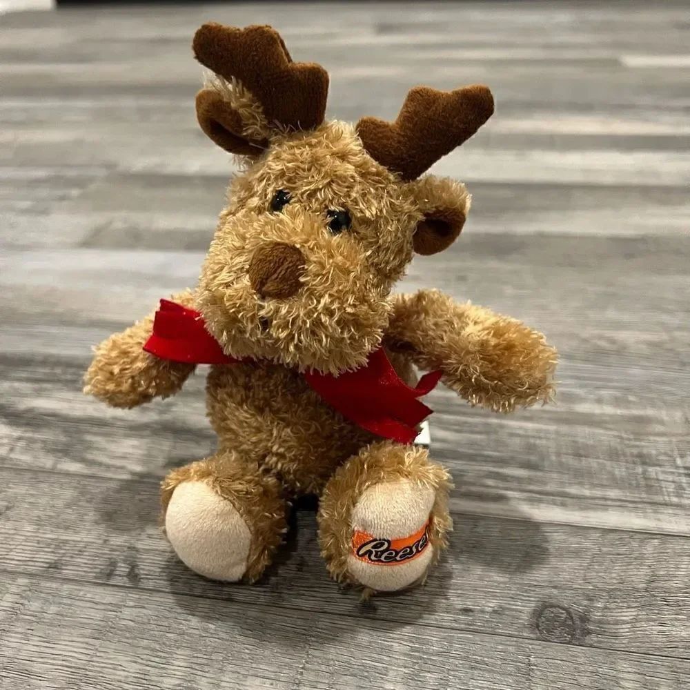 Hershey Reese’s plush reindeer stuffed animal